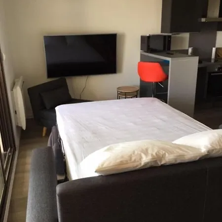 Splendid Studio With Balcony And Swimming Pool *